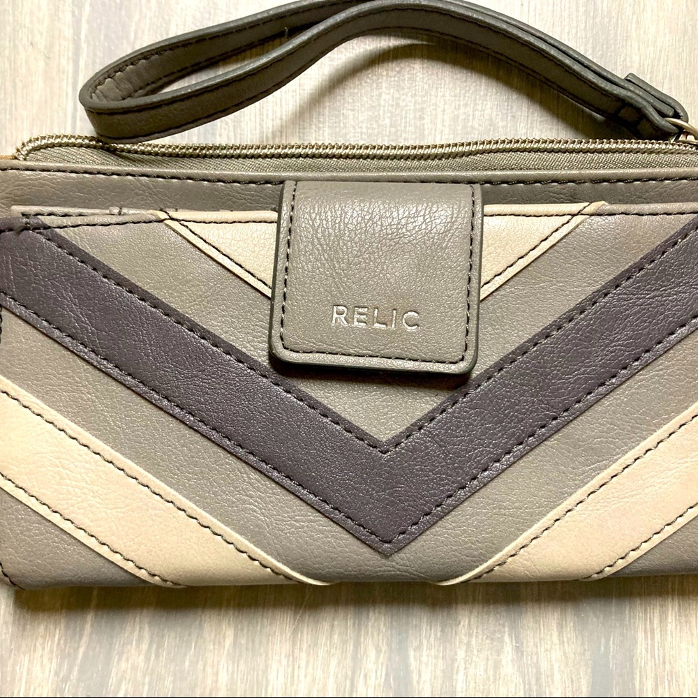 Women’s Relic Brand Grey Wallet